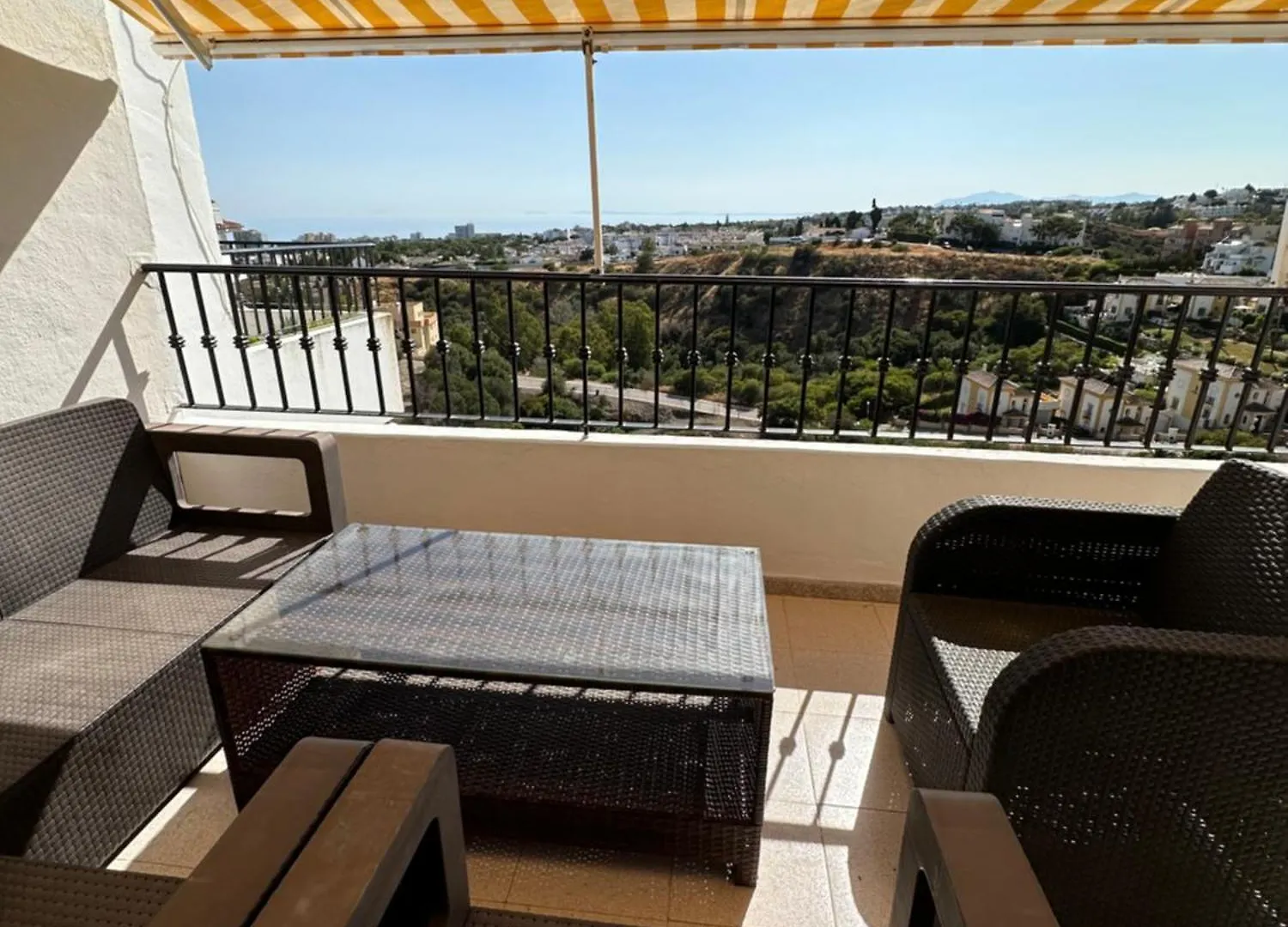 Luminoso Atico Duplex Con Vistas Al Mar contacts